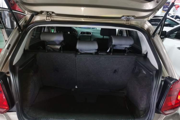 Used Volkswagen Polo 2014 1.6L Cross Polo Automatic Trunk