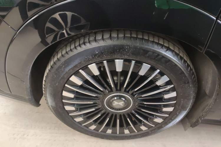 Used XPeng X9 2025 740 Ultra-Long Range Max Right Rear Wheel Hub