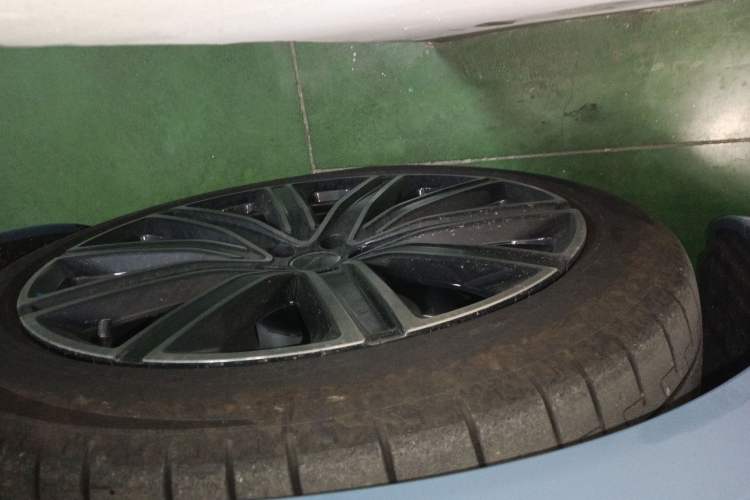 Used Hima Luxeed R7 2024 All-Electric 667 km Max Exterior 4