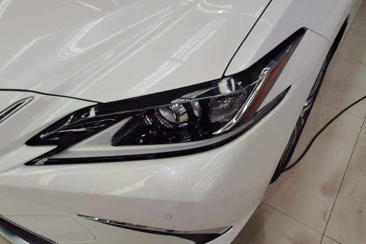 Used Lexus ES 2018 300h Premier Edition China VI Standard