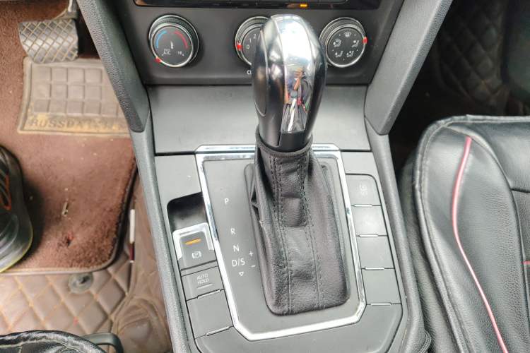 Used Volkswagen Lamando 2017 230TSI DSG Fashion Edition Gear Lever