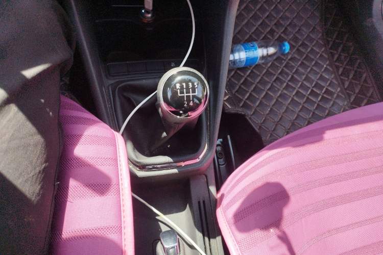 Used Volkswagen Jetta 2019 Dream Edition 1.4L Manual Comfort Version Gear Lever