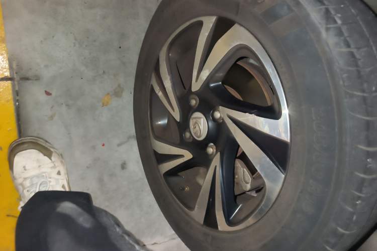 Used Baojun 510 2017 1.5L Automatic Luxury Model Right Front Wheel Hub