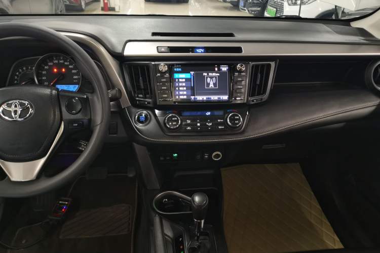 Used Toyota RAV4 2018 2.0L CVT Two-Wheel Drive Fashion X Edition