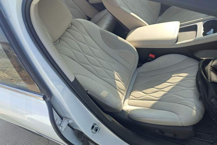 Used Roewe D7 2023 DMH 125km Flagship Edition Right Front Seat