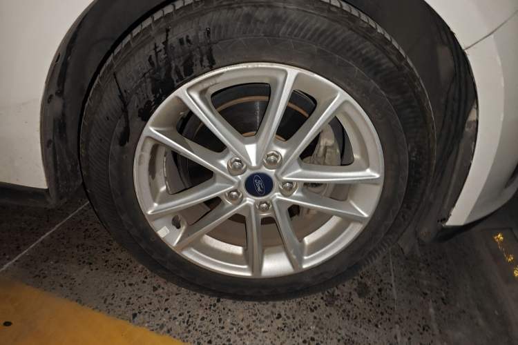 Used Ford Focus 2015 Hatchback 1.6L Automatic Fashion Edition
