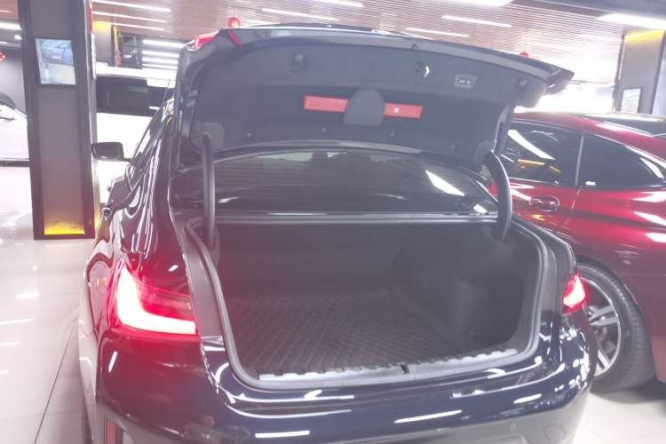 Used BMW 3 Series 2024 330Li M Sport Night Edition Package Trunk