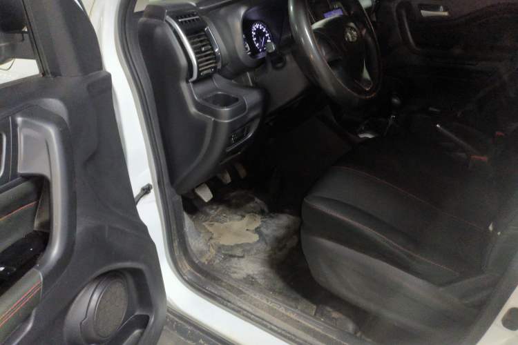 Used CHANGAN OSHAN X70A 2018 1.5L Manual Standard Edition
