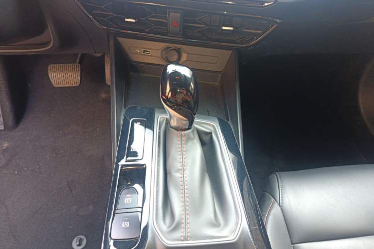 Used MG 5 2021 Revised Version 180 DVVT CVT Youth Luxury Edition Gear Lever