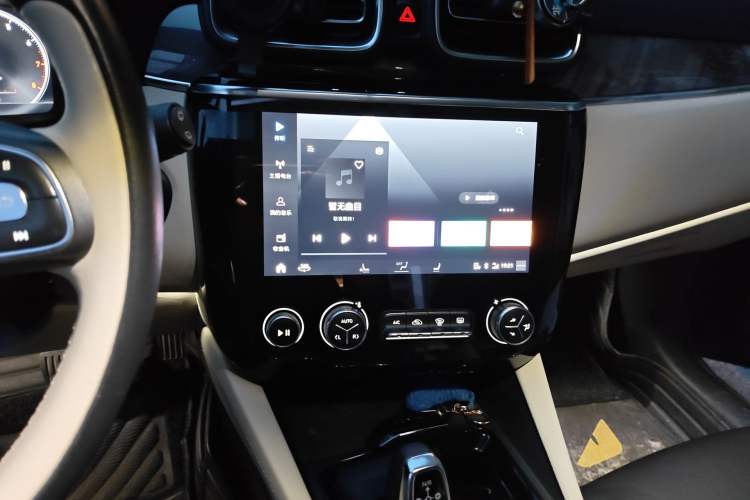 Used Lynk & Co 02 2019 1.5T DCT Two-Wheel Drive Shine Pro Edition China VI Standard Audio And AC Panel