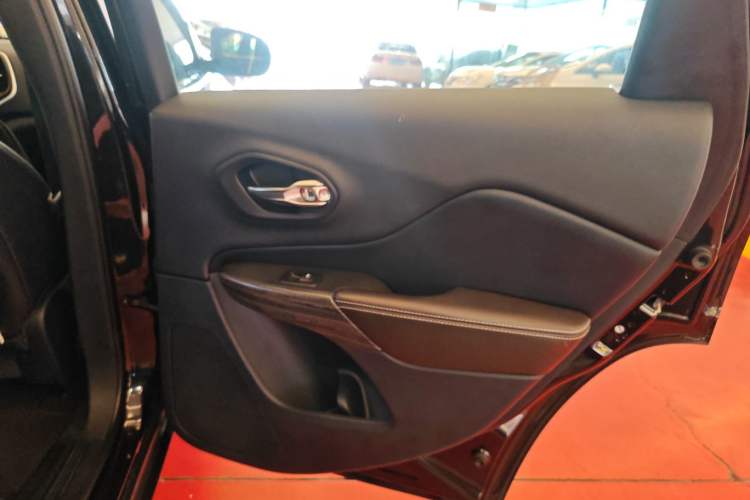 Used Jeep Cherokee 2016 2.4L Leading Edition