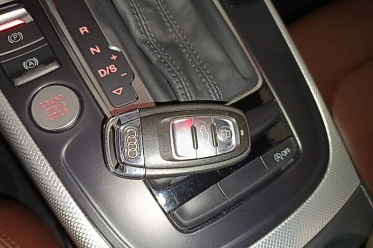 Used Audi A4L 2016 35 TFSI Collector's Edition Automatic Standard Model Vehicle Key