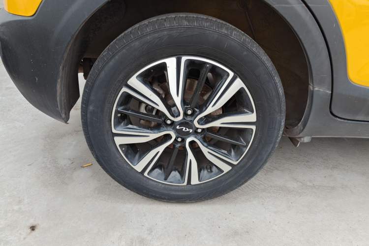 Used Kia kx1 Stonic 2021 1.4L CVT Sunroof Model
