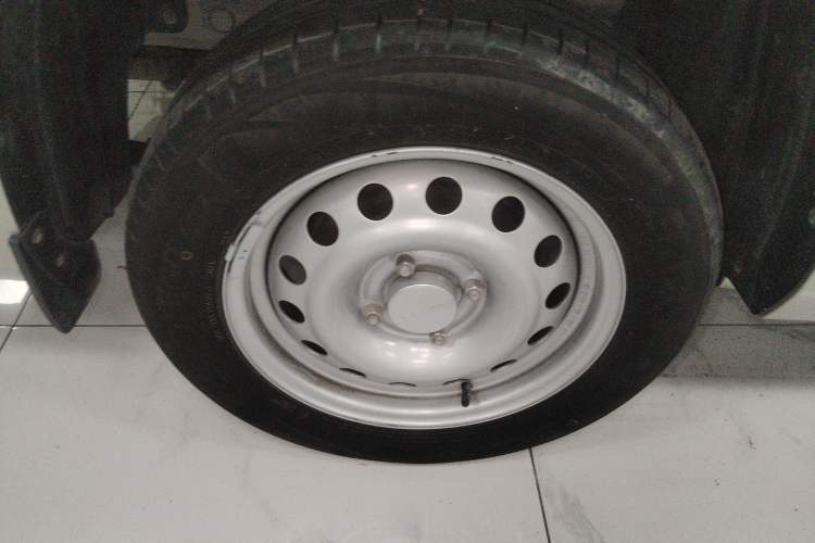 Used Dongfeng Fengon 380 2022 1.5L Standard Edition 7-Seater Passenger Vehicle Exterior 5