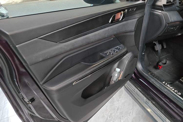 Used Lynk & Co 01 EM-P 2021 1.5TD PHEV Halo Interior 7