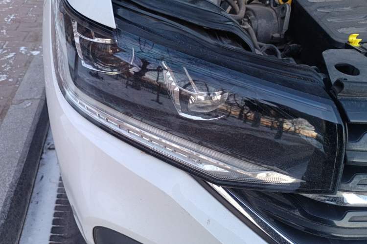 Used Volkswagen Tacqua 2020 1.5L Automatic Yue Right Front Headlight