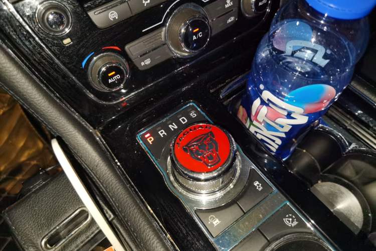 Used Jaguar XJ 2016 XJL 2.0T Two-Wheel-Drive Elegant Business Edition
