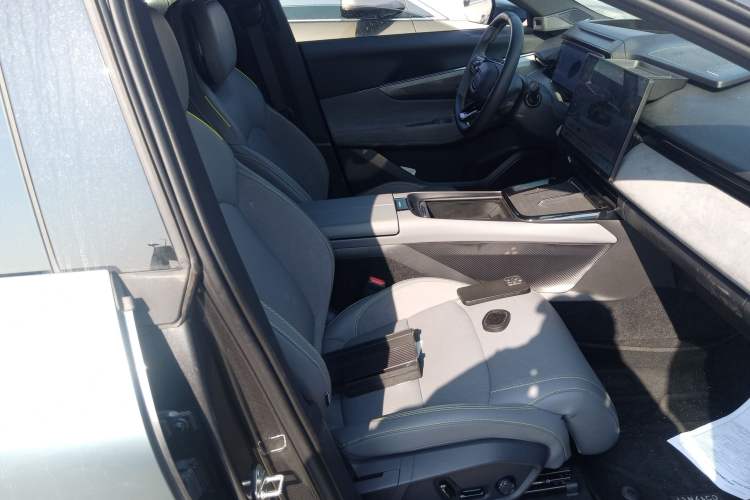 Used Lynk & Co 08 EM-P 2023 245km Ultra-Long Range Halo
