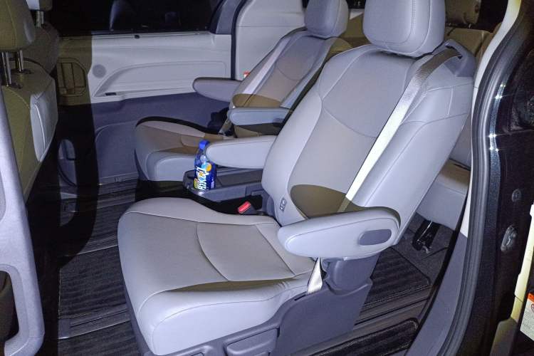 Used Toyota Granvia 2024 2.5L Hybrid Comfort Edition