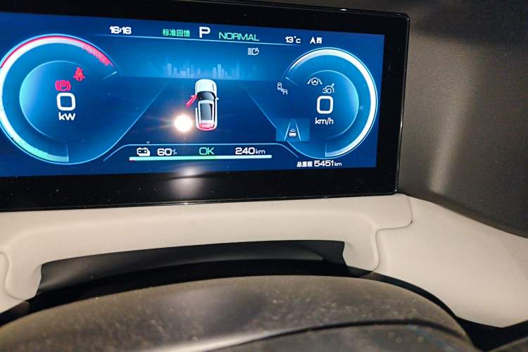 Used BYD Yuan UP 2024 401KM Beyond Edition Odometer Close Up