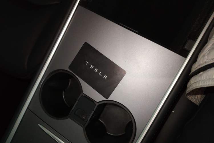 Used Tesla Model Y 2022 Long-Range All-Wheel-Drive Version