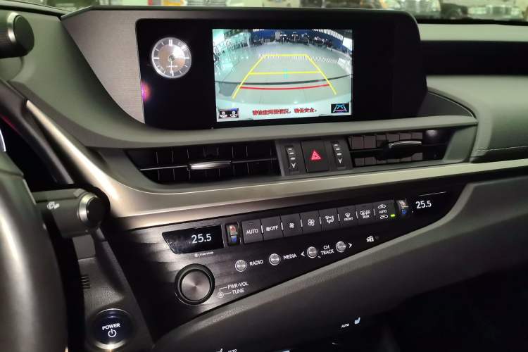 Used Lexus ES 2018 300h Premier Edition China VI Standard