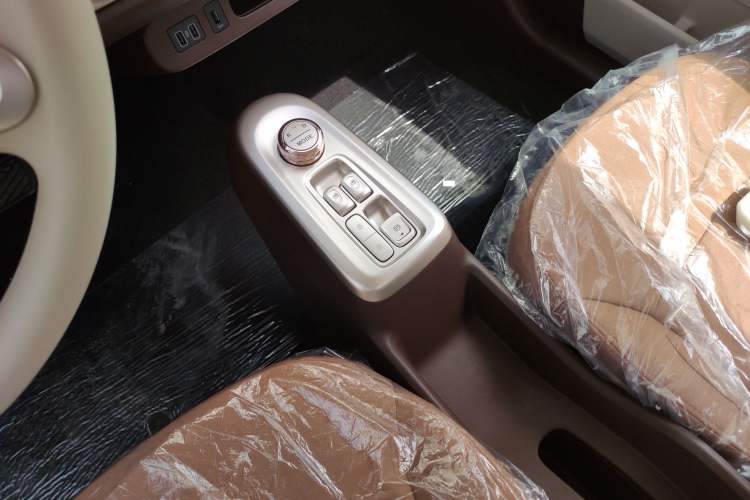 Used CHANGAN NEVO Lumin 2026 Model Treasure Edition 205km Passionate Beige Ningde Gear Lever