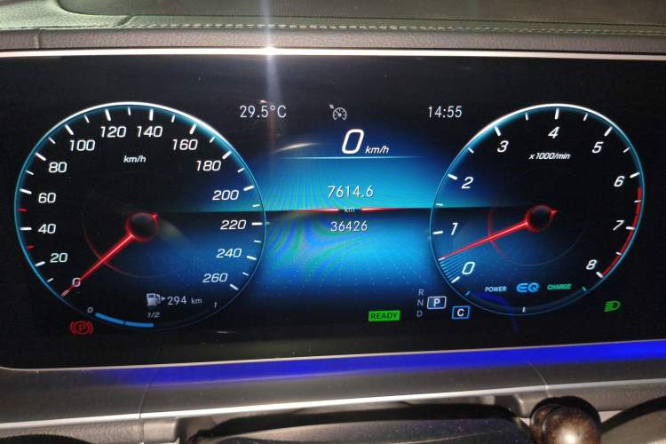 Used Mercedes-Benz GLE 2021 GLE 450 4MATIC Stylish Model Odometer Close Up