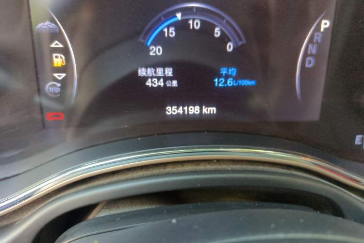 Used Jeep Grand Cherokee 2016 3.0L Comfort Navigation Edition Odometer Close Up