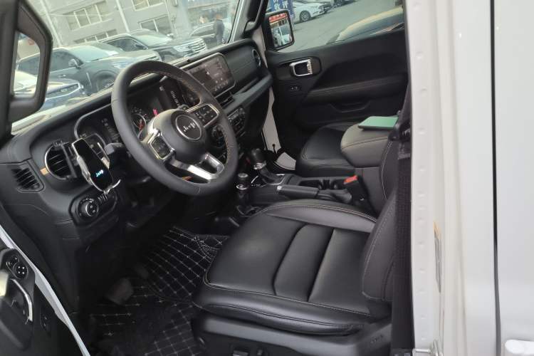 Used Jeep Wrangler 2024 2.0T Sahara Four-Door Edition
