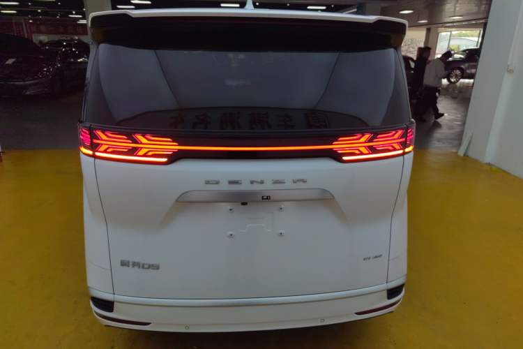 Used Denza D9 2024 EV 600 Four-Wheel-Drive Flagship Model Rear