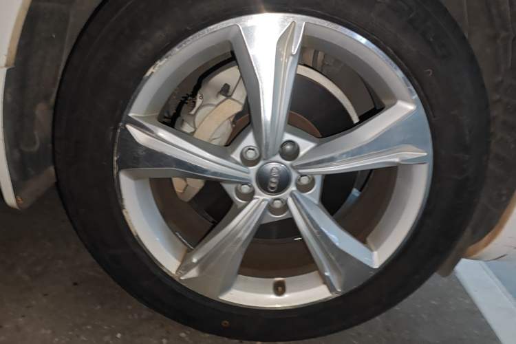 Used Audi Q5L 2018 40 TFSI Prestige Edition China VI Emission Standard Right Front Wheel Hub