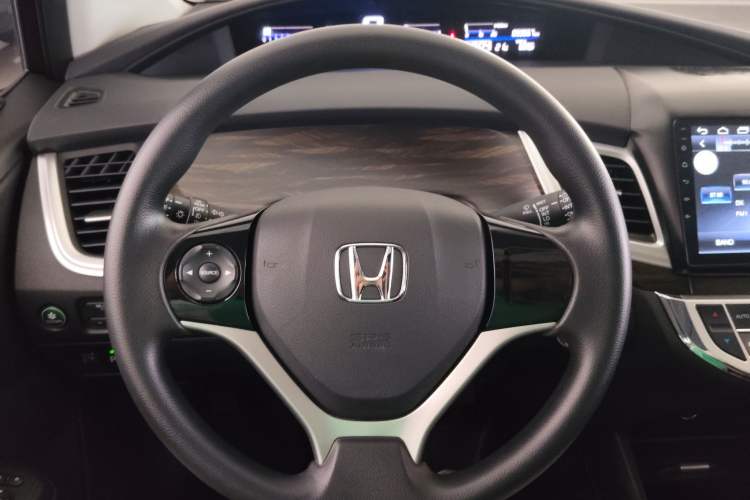Used Honda Jade 2017 1.8L automatic Comfort version 5 seats Steering Wheel