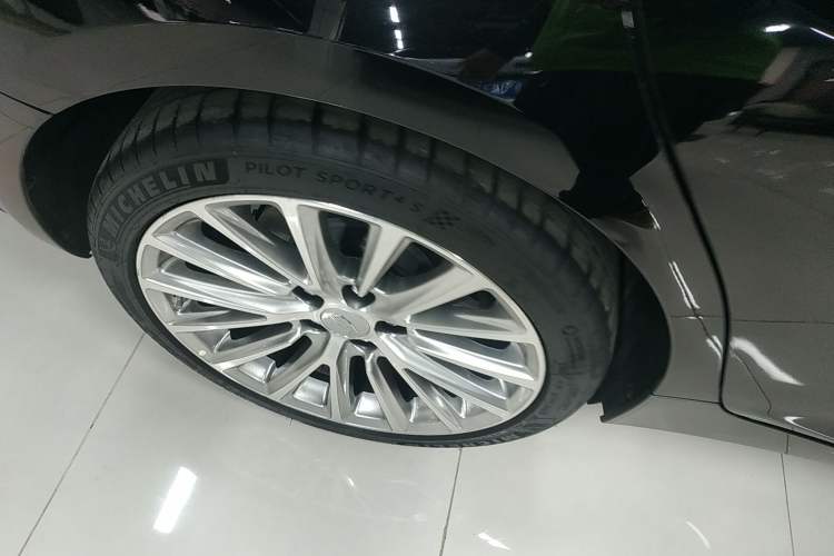 Used Cadillac CT5 2021 28T Prestige Edition Right Rear Wheel Hub