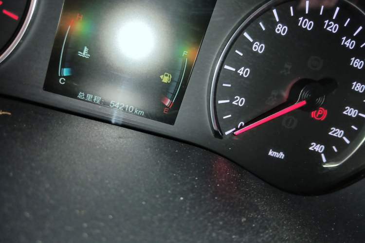 Used BYD Song MAX 2017 1.5T Automatic Smart Connect Luxury 7-Seater Odometer Close Up