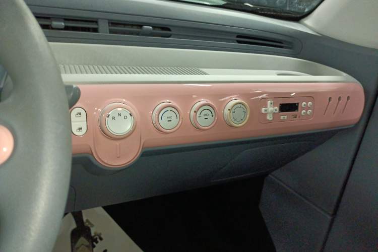 Used Bestune Pony 2024 170km Vitality Horse Audio And AC Panel