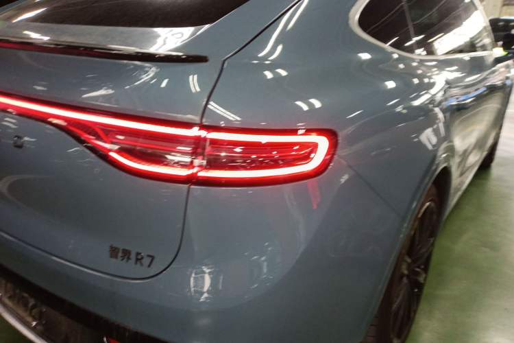 Used Hima Luxeed R7 2024 All-Electric 667 km Max Exterior 3