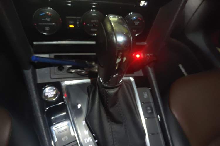 Used Volkswagen Lamando 2019 280TSI DSG Comfort Edition China VI standard Gear Lever