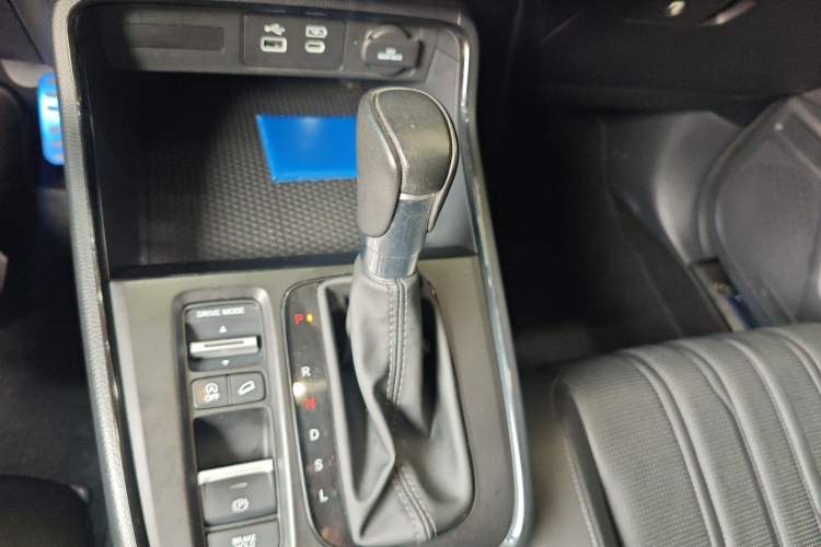 Used Honda Breeze 2023 240TURBO Two-Wheel-Drive Luxury Edition 5 Seats Gear Lever