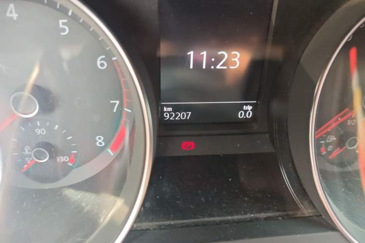 Used Volkswagen Magotan 2017 330TSI DSG Luxury Model Odometer Close Up