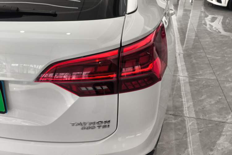 Used Volkswagen Tayron 2019 330TSI Two-Wheel-Drive Luxury Version China V Emission Standard Right Rear Taillight