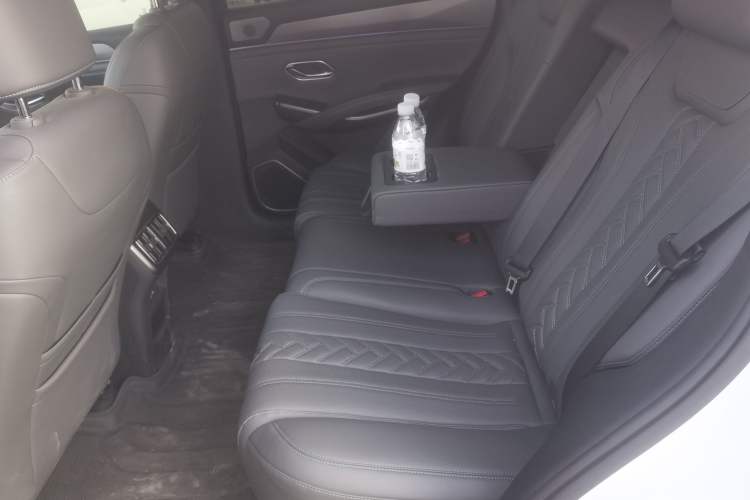 Used BYD Song L DM-i 2025 Intelligent Driving Version 160 km Beyond-Range Type
