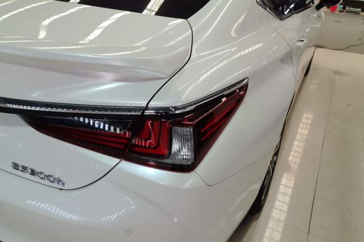 Used Lexus ES 2018 300h Premier Edition China VI Standard