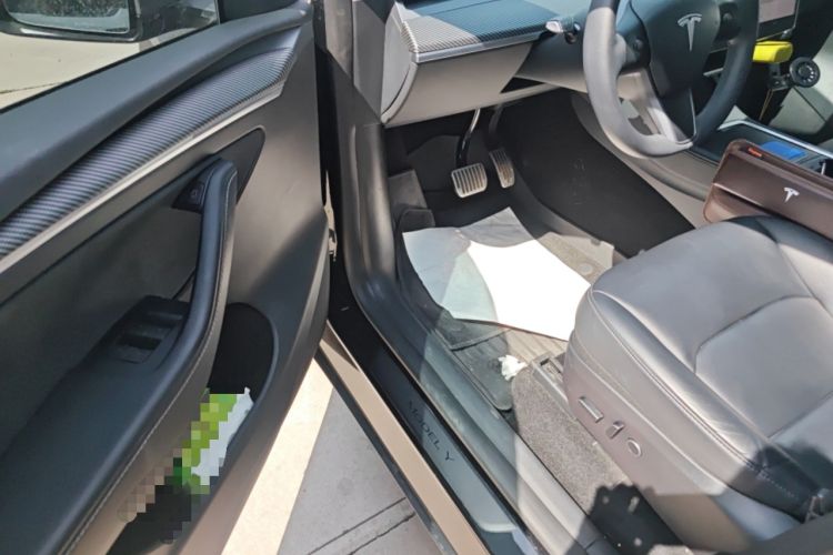 Used Tesla Model Y 2023 Long-Range All-Wheel-Drive Version