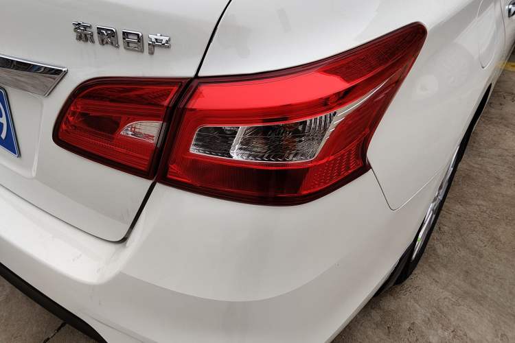 Used Nissan Sylphy 2021 Classic 1.6XL CVT Luxury Edition Exterior 3