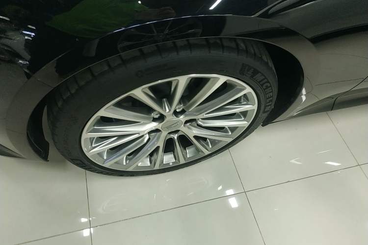 Used Cadillac CT5 2021 28T Prestige Edition Left Front Wheel Hub