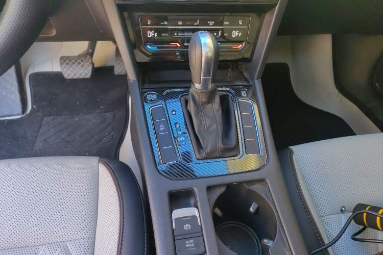 Used Volkswagen Magotan 2026 30 Million Vehicles Selected Model 380TSI DSG Luxury Edition Gear Lever