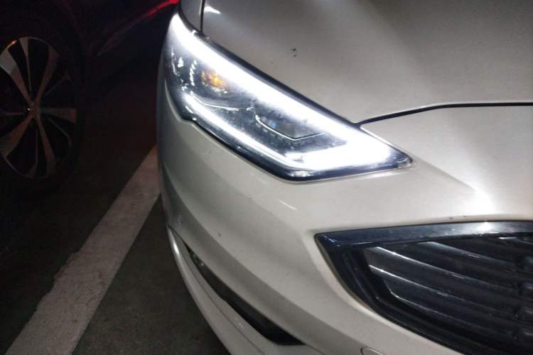 Used Ford Mondeo New Energy 2018 2.0 PHEV Zhihao Trim Right Front Headlight