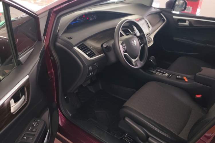 Used Honda Jade 2017 1.8L automatic Comfort version 5 seats Driver Seat