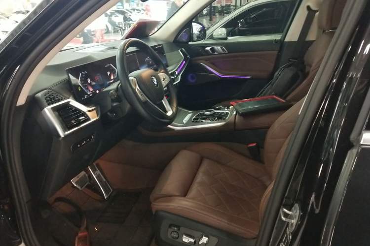 Used BMW X7 2024 xDrive40i Luxury Package – Leading Model
